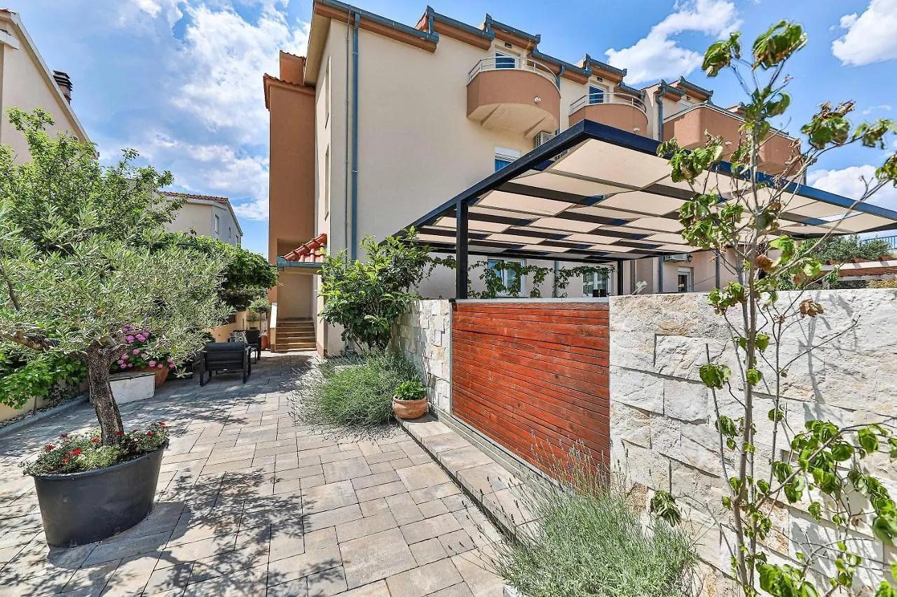 Apartmani Ana Kastela 0*,  Croatia