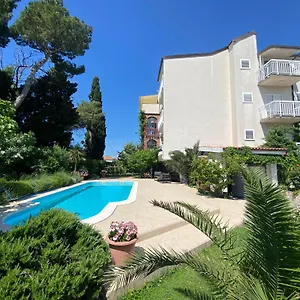 https://villa-flora.splithotels.org